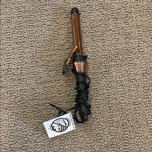 A curling iron!